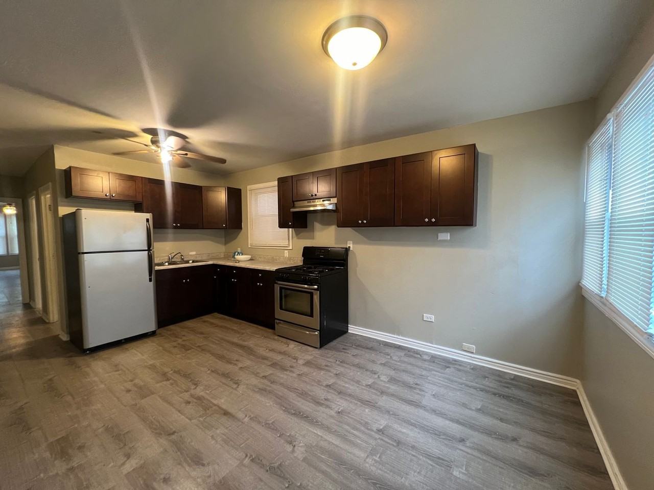 7202 S Marshfield Ave - Photo 3 of 50