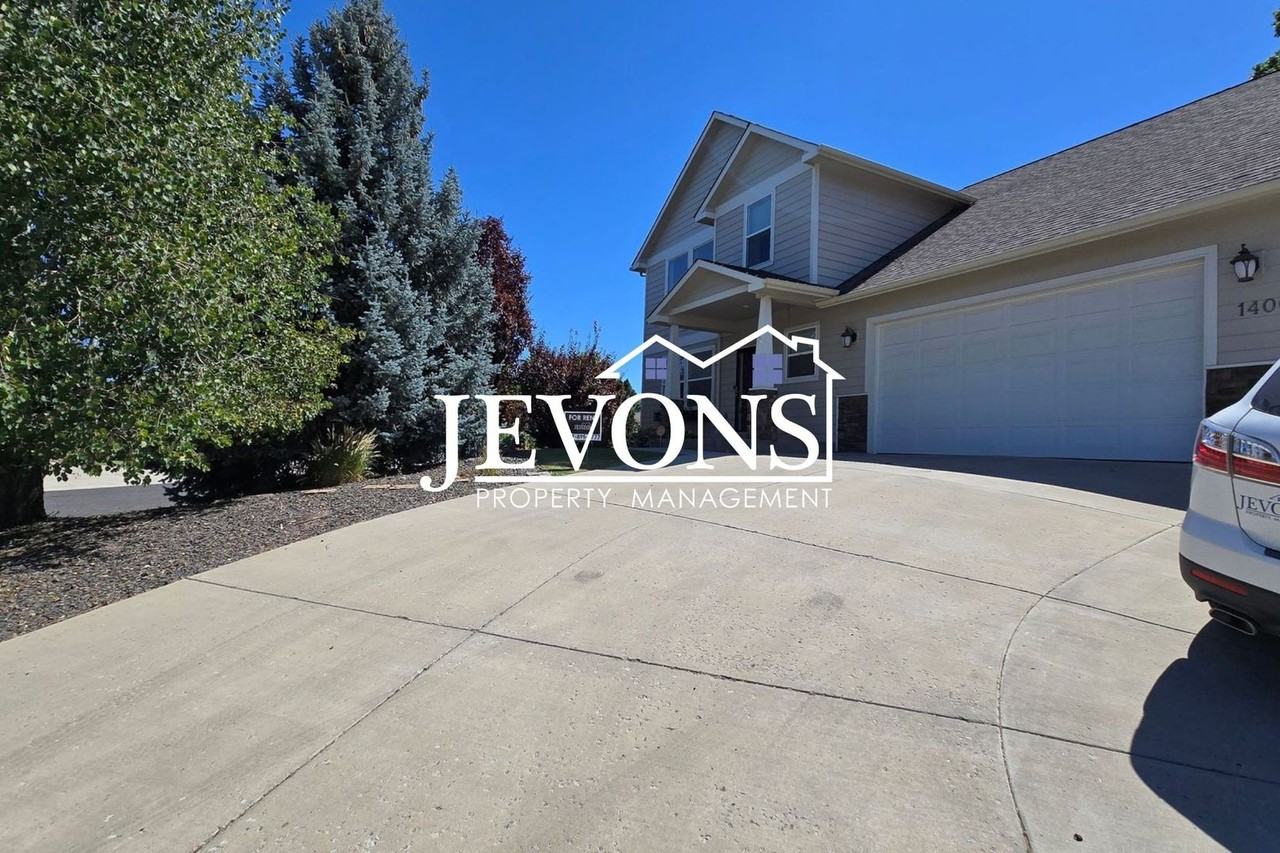 1406 S 79th Ave - Photo 4 of 22