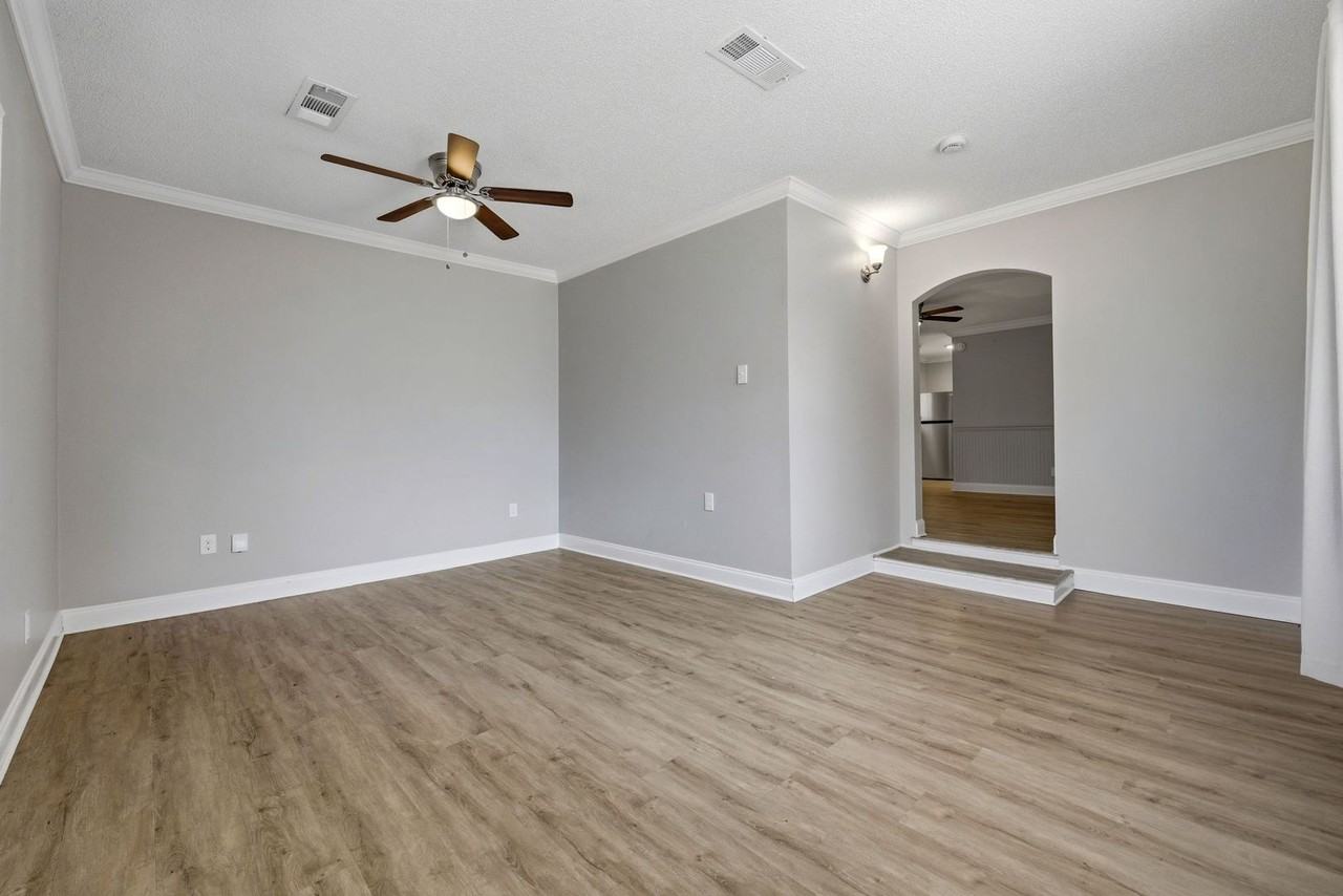 2 Mississippi Dr - Photo 5 of 20
