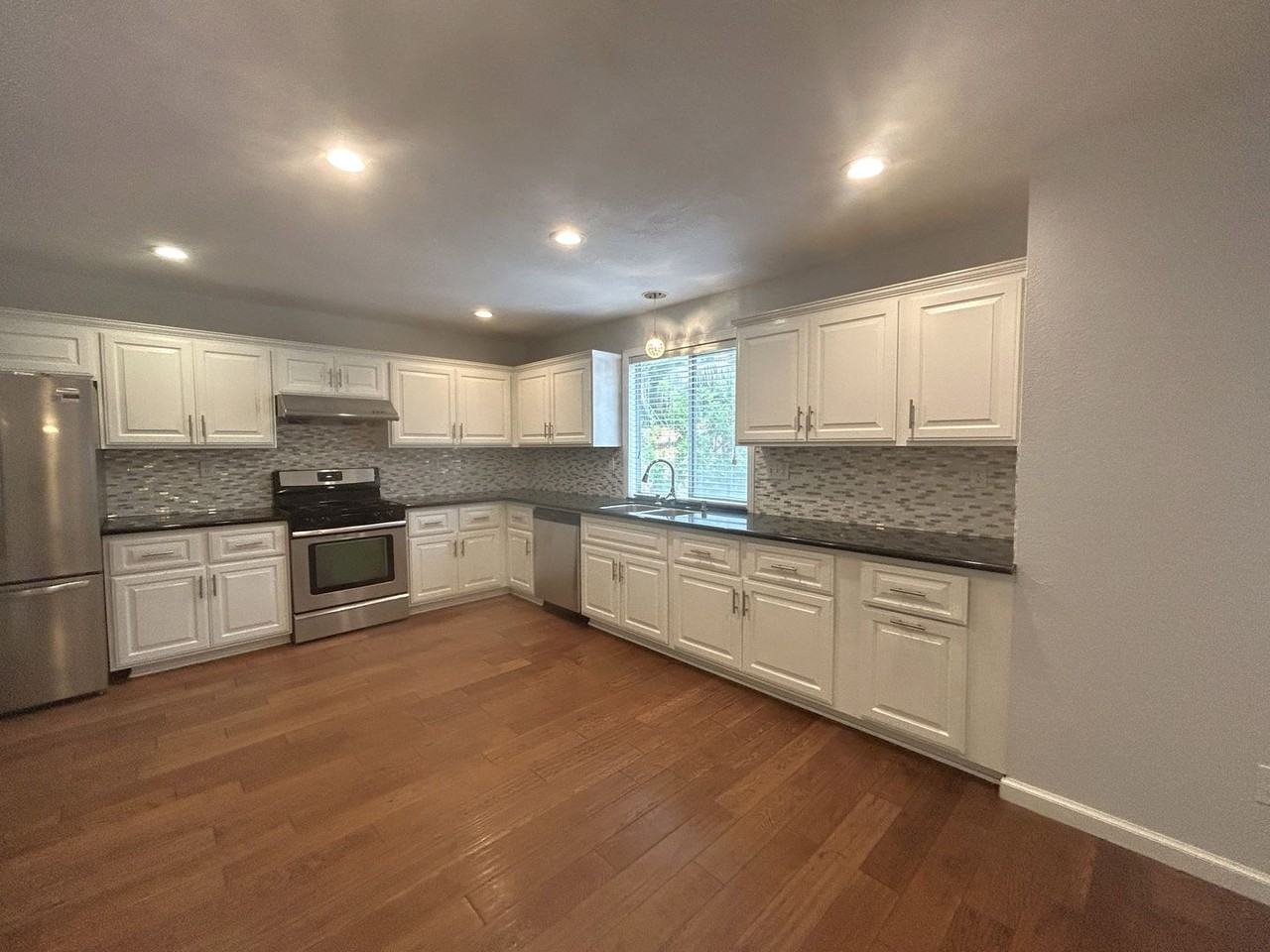 4344 Stone Mountain Dr - Photo 6 of 33