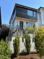 featured image of 623 Sw Lobelia St