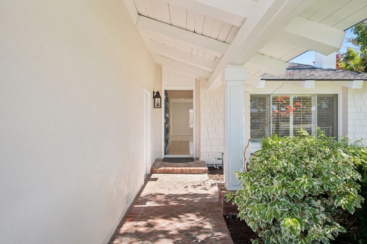 8822 Bellshire Dr - Photo 2 of 24