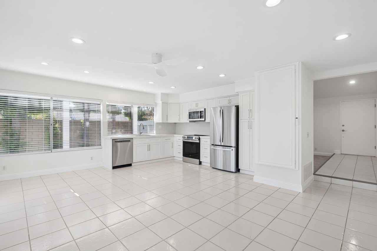 8822 Bellshire Dr - Photo 4 of 24