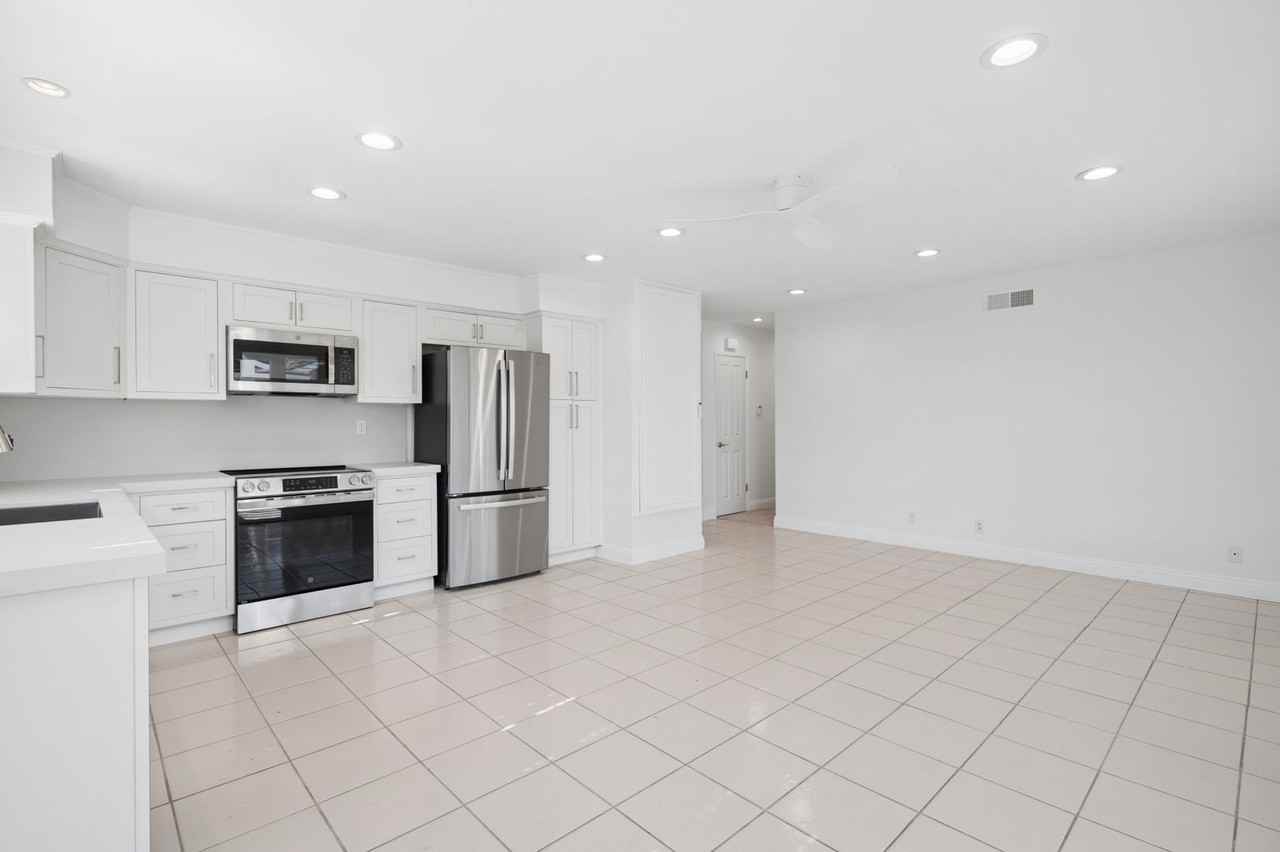 8822 Bellshire Dr - Photo 5 of 24