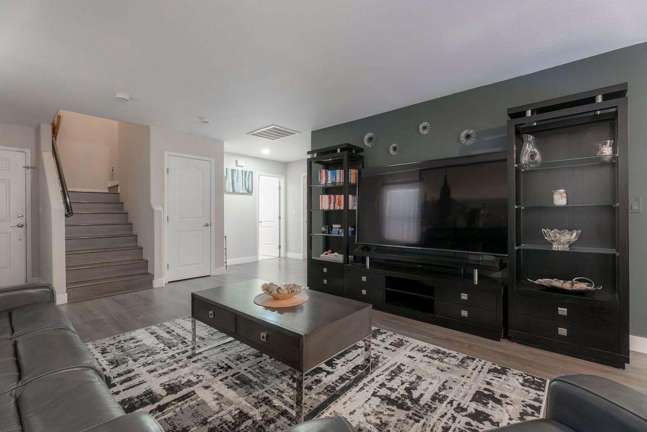 7578 Hope Valley St - Photo 5 of 45