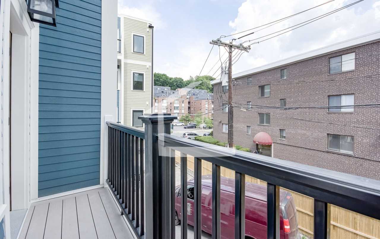 10 Cufflin St - Photo 6 of 22