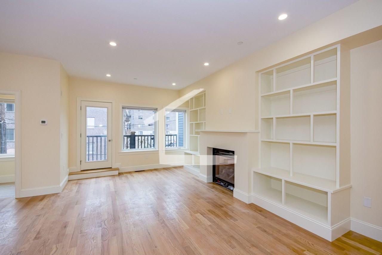 8 Cufflin St - Photo 2 of 23