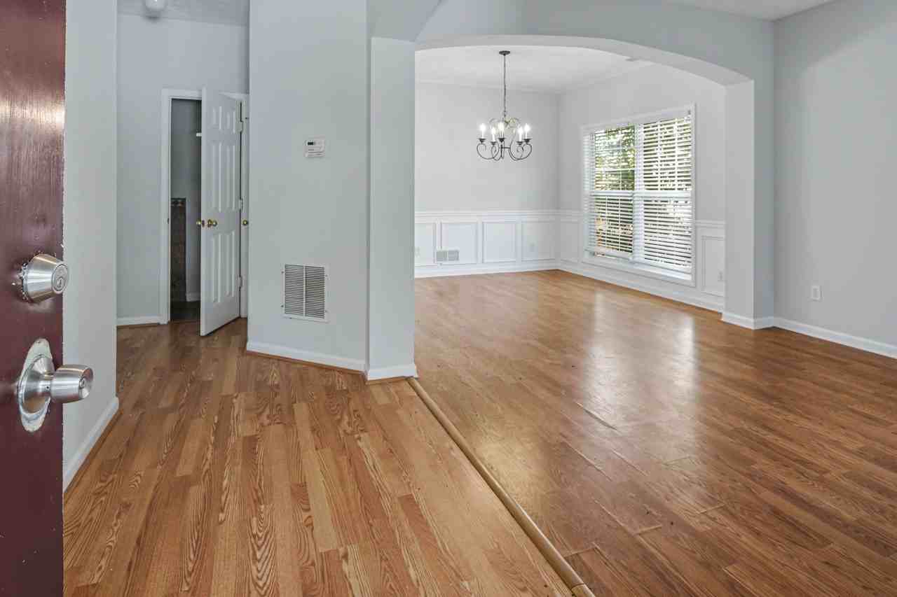 290 Clairidge Ln - Photo 3 of 34