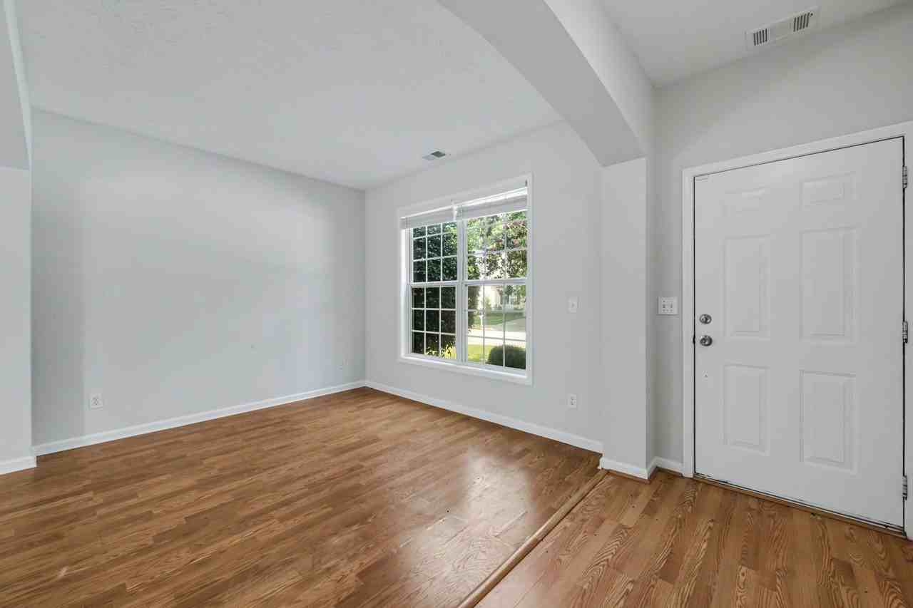 290 Clairidge Ln - Photo 4 of 34