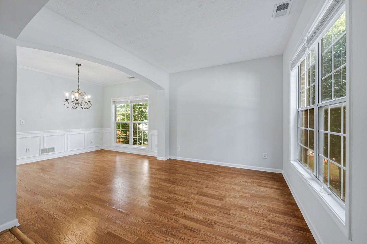 290 Clairidge Ln - Photo 6 of 34