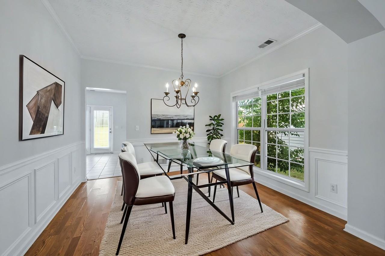 290 Clairidge Ln - Photo 7 of 34