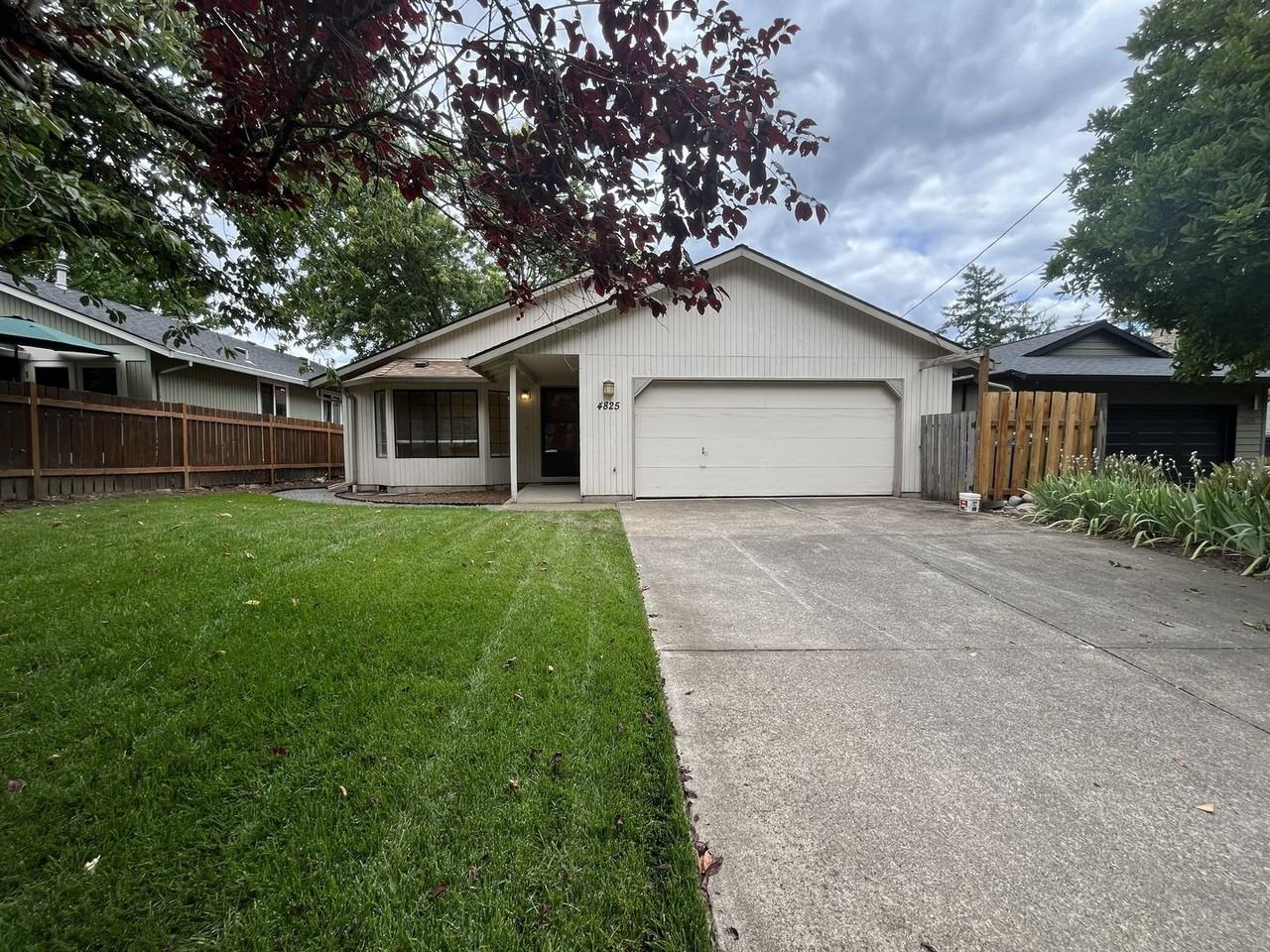4825 Sw Marigold St - Photo 2 of 36