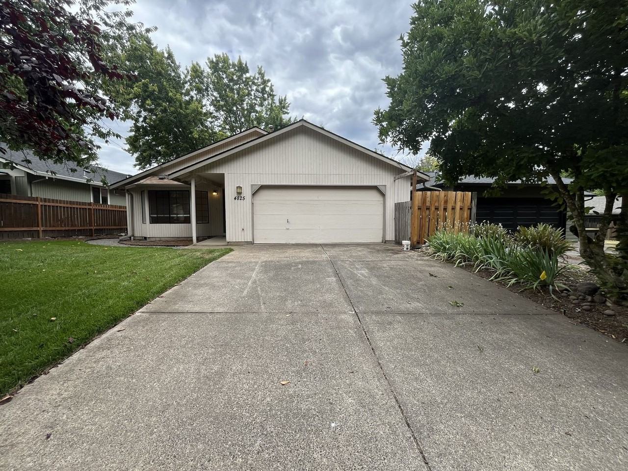 4825 Sw Marigold St - Photo 3 of 36