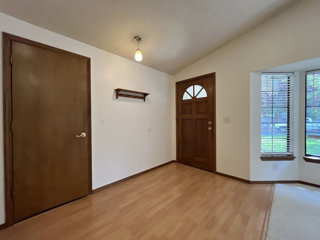 4825 Sw Marigold St - Photo 6 of 36