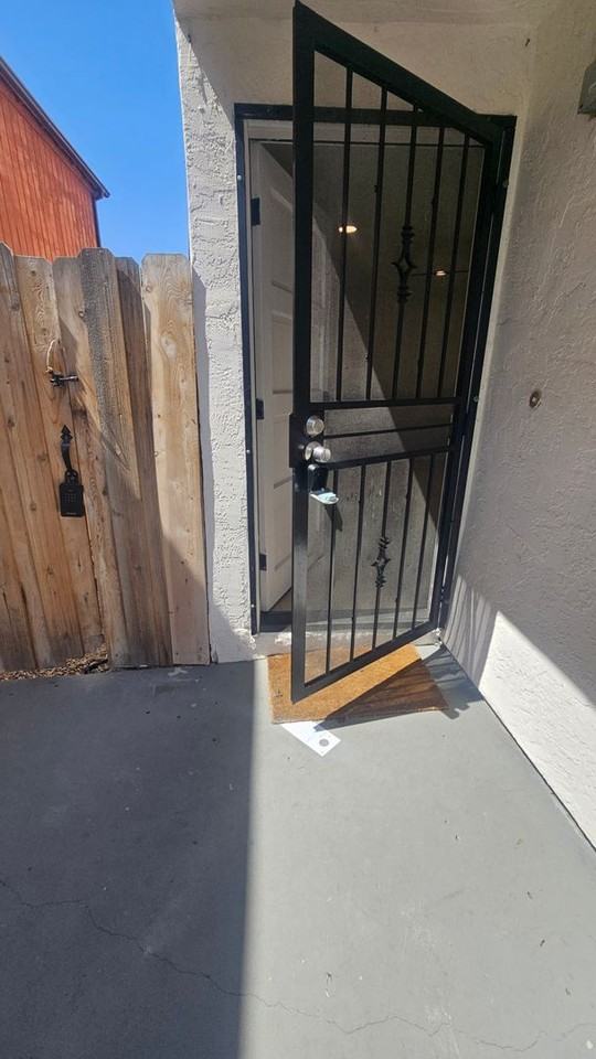 9667 Saint George St - Photo 2 of 28