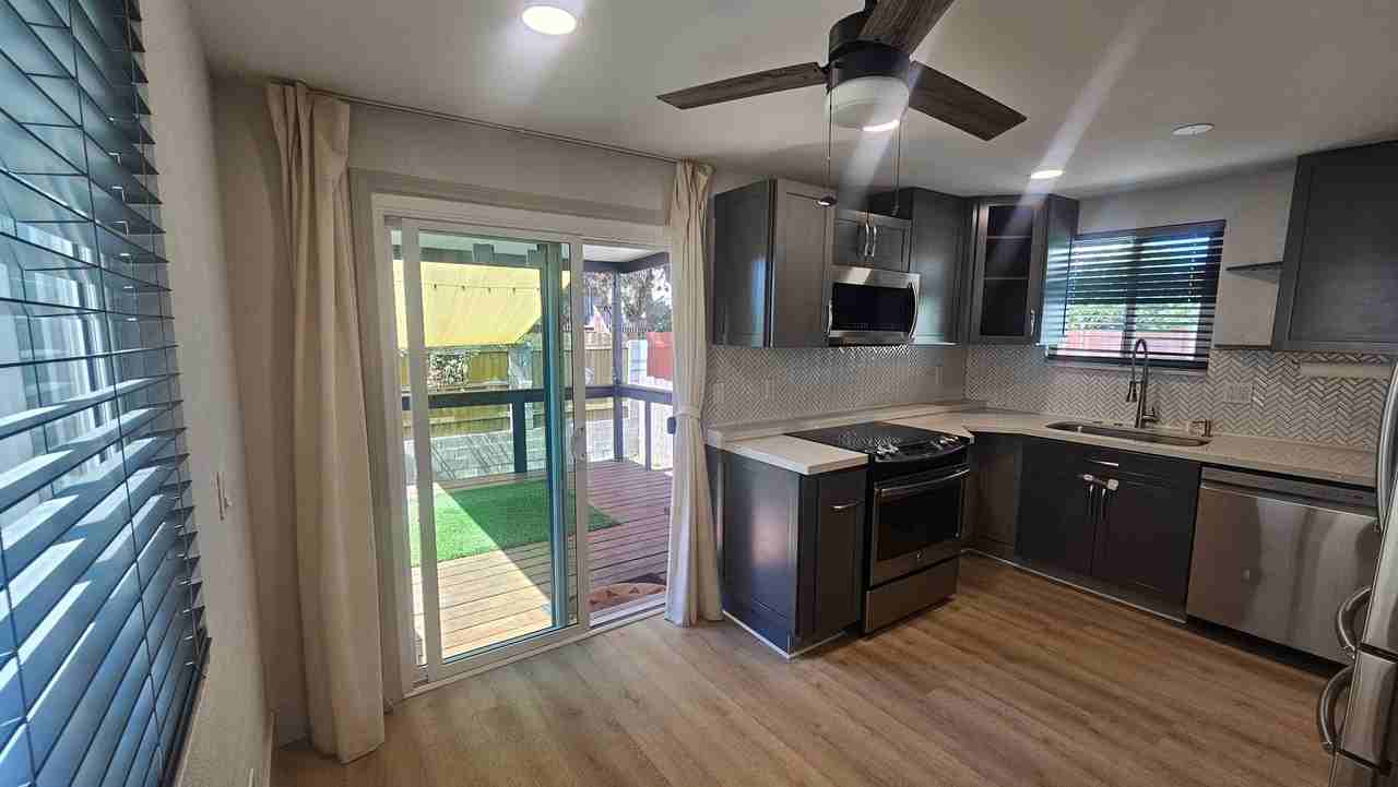 9667 Saint George St - Photo 3 of 28