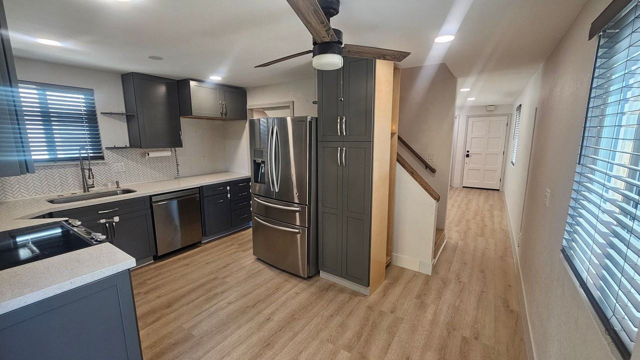 9667 Saint George St - Photo 4 of 28