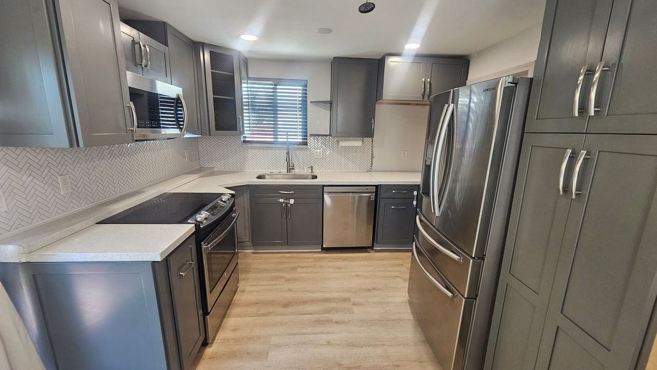 9667 Saint George St - Photo 5 of 28