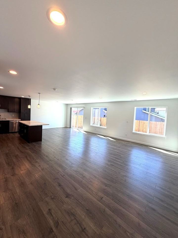 1130 131st St Se - Photo 2 of 16