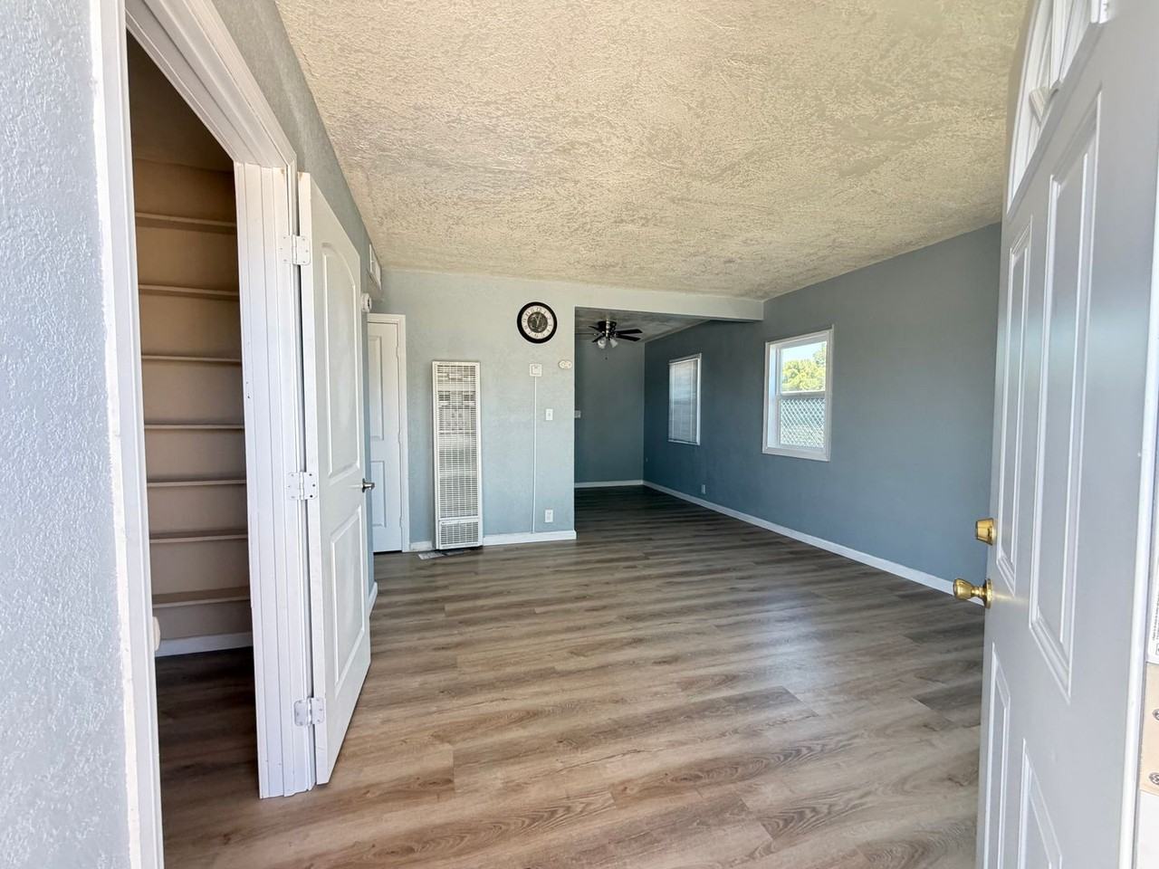 405 N Gold Canyon St - Photo 2 of 17