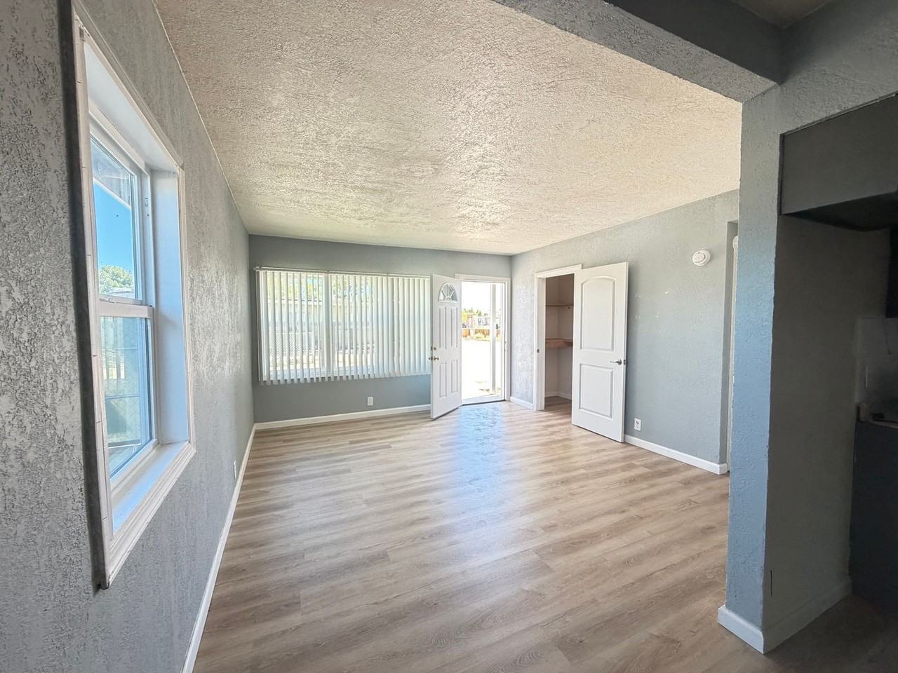 405 N Gold Canyon St - Photo 5 of 17