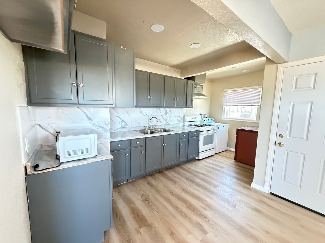 405 N Gold Canyon St - Photo 6 of 17