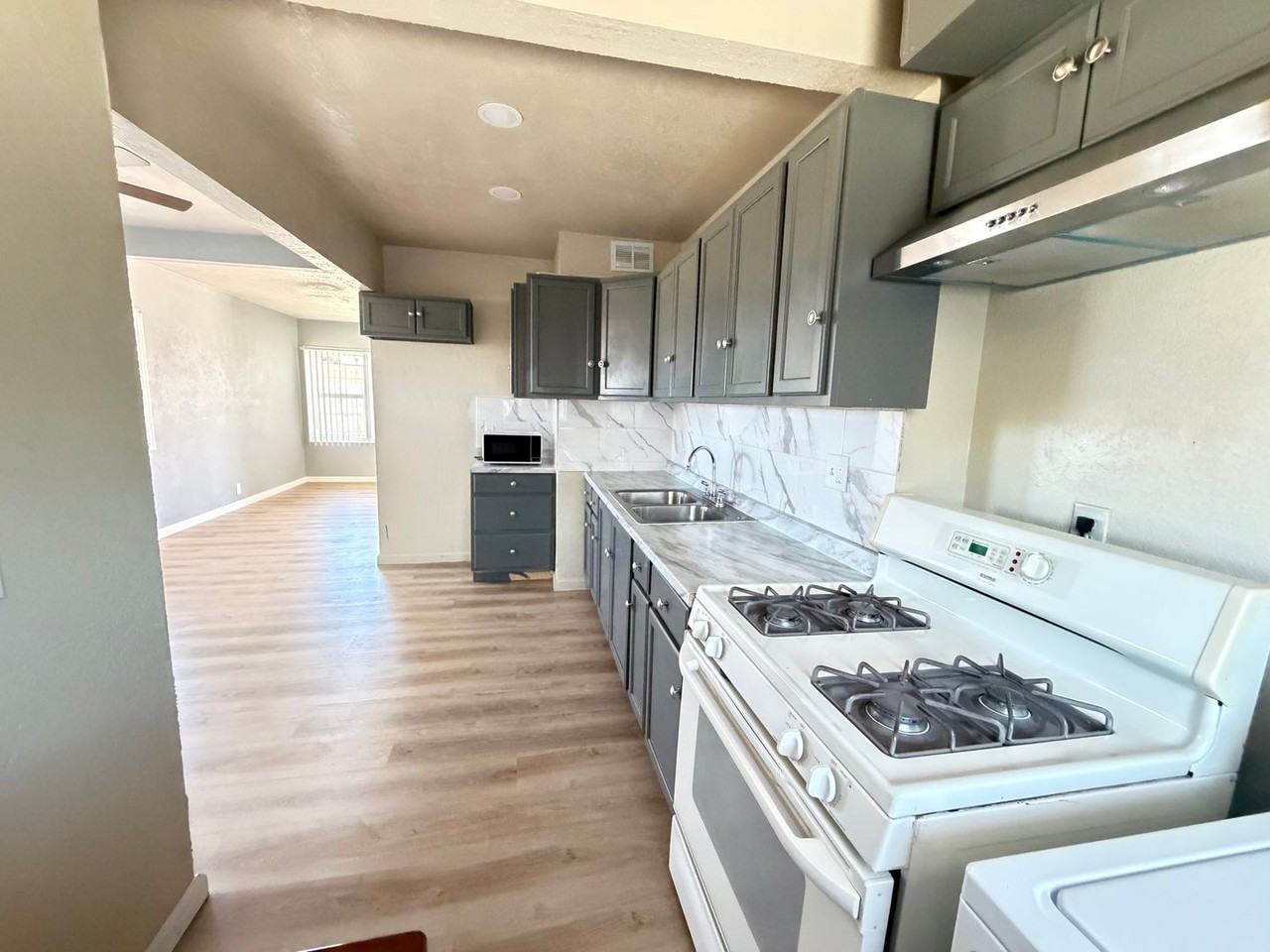 405 N Gold Canyon St - Photo 7 of 17