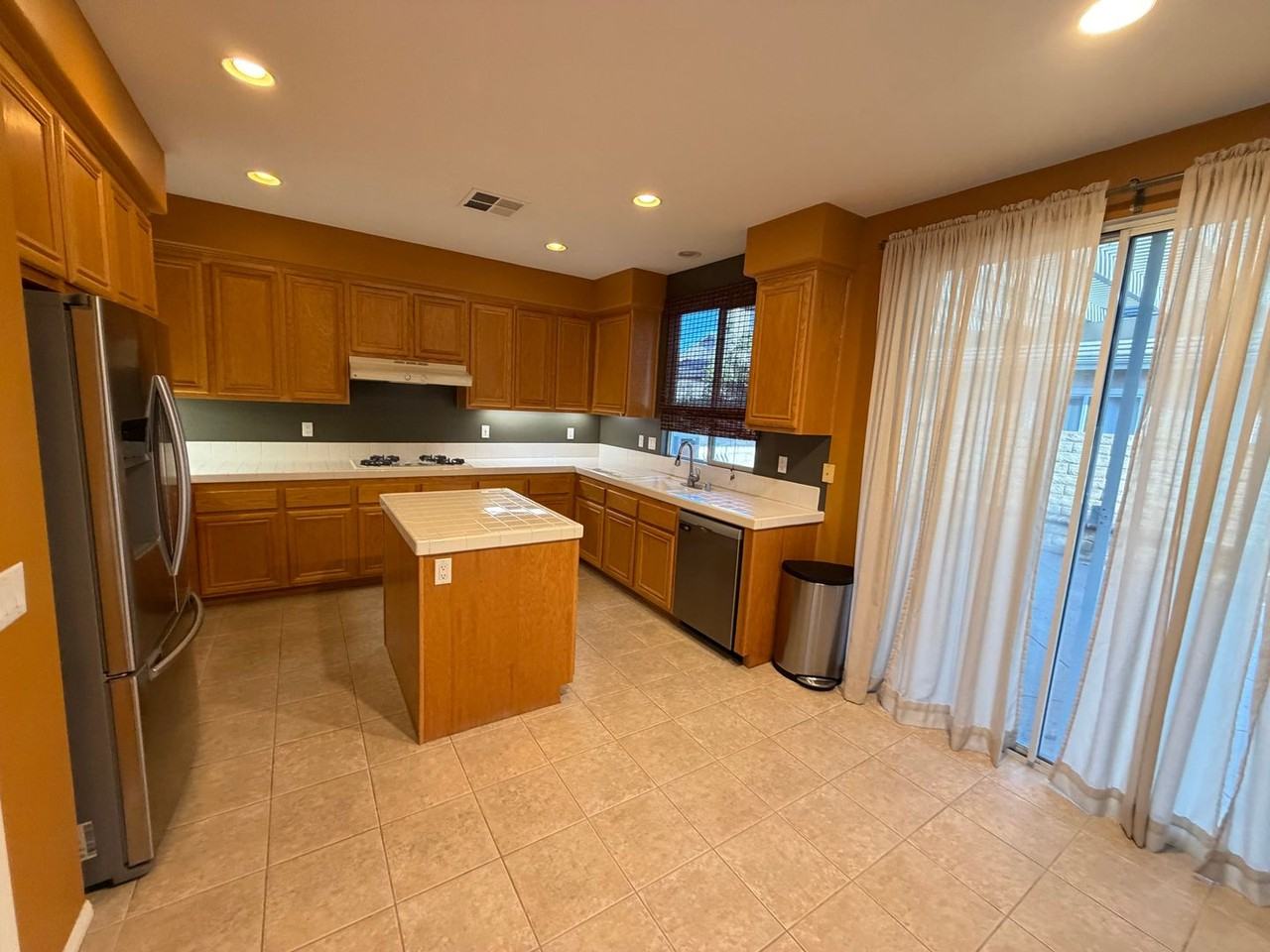 4912 Borders St - Photo 4 of 24