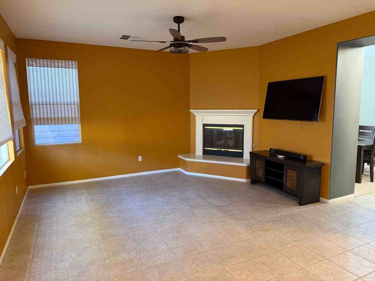 4912 Borders St - Photo 6 of 24