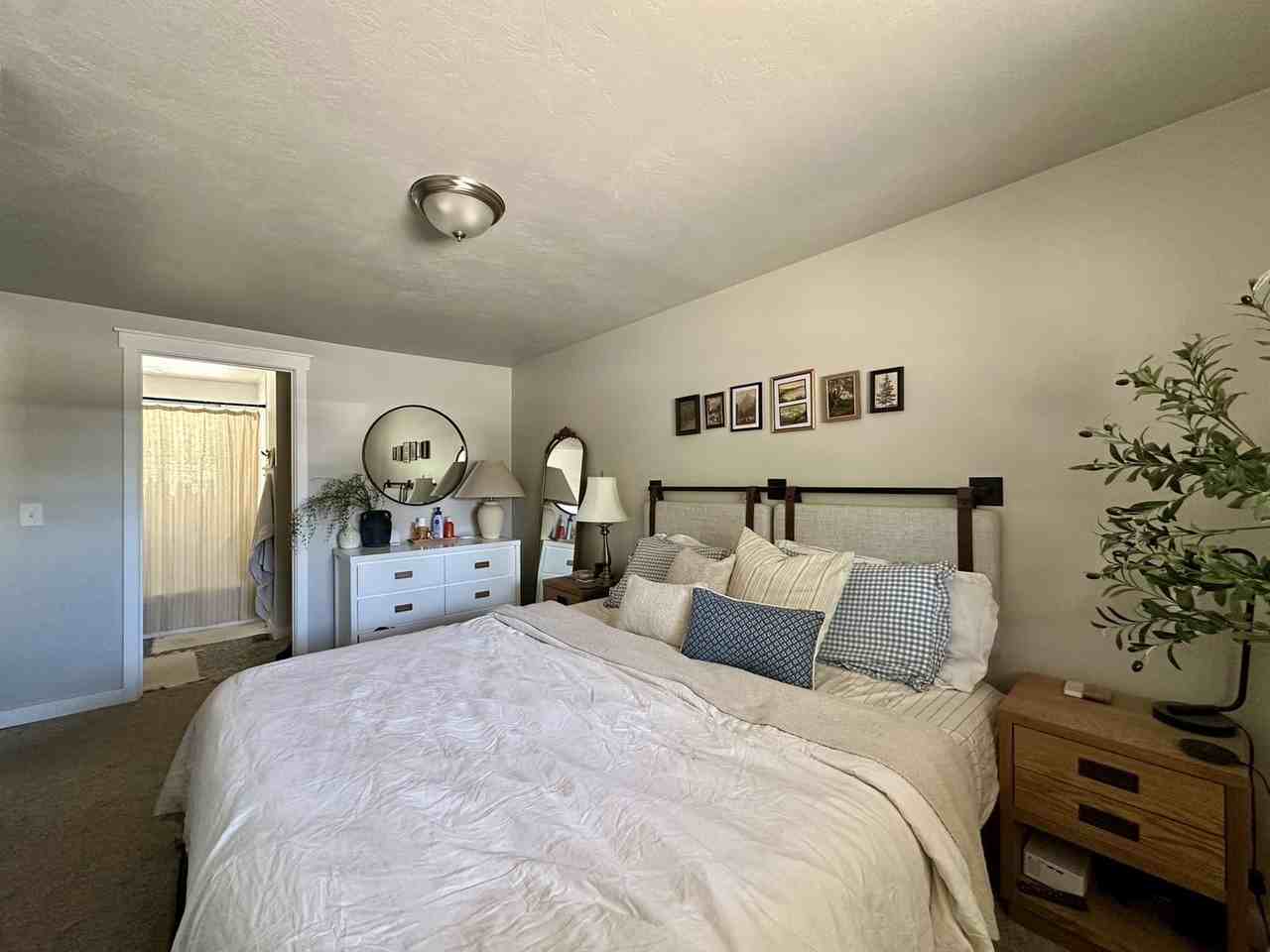 875 42nd St - Photo 6 of 11
