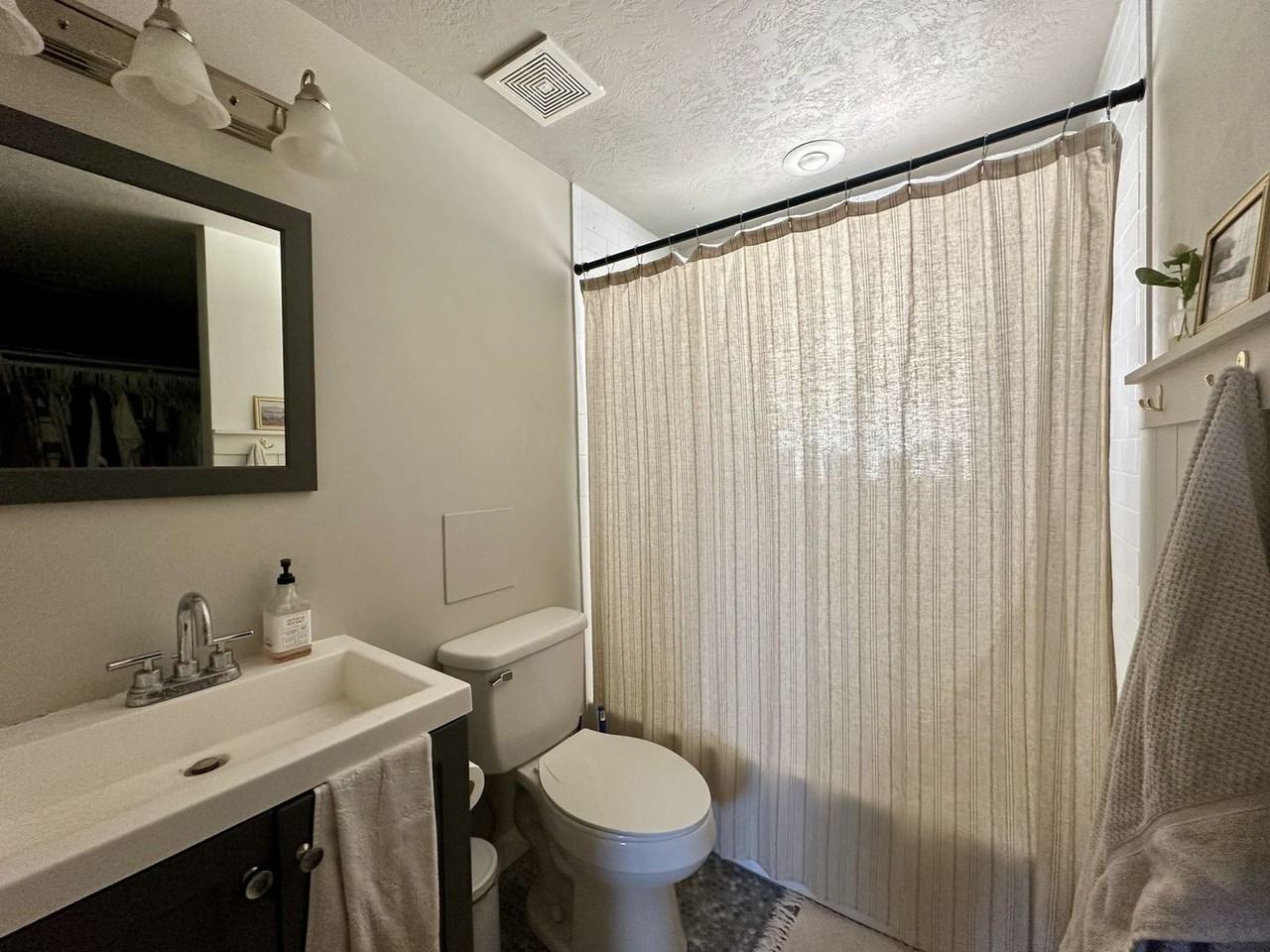 875 42nd St - Photo 7 of 11