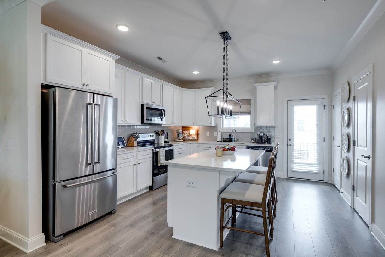 621 Thetford Aly - Photo 2 of 27