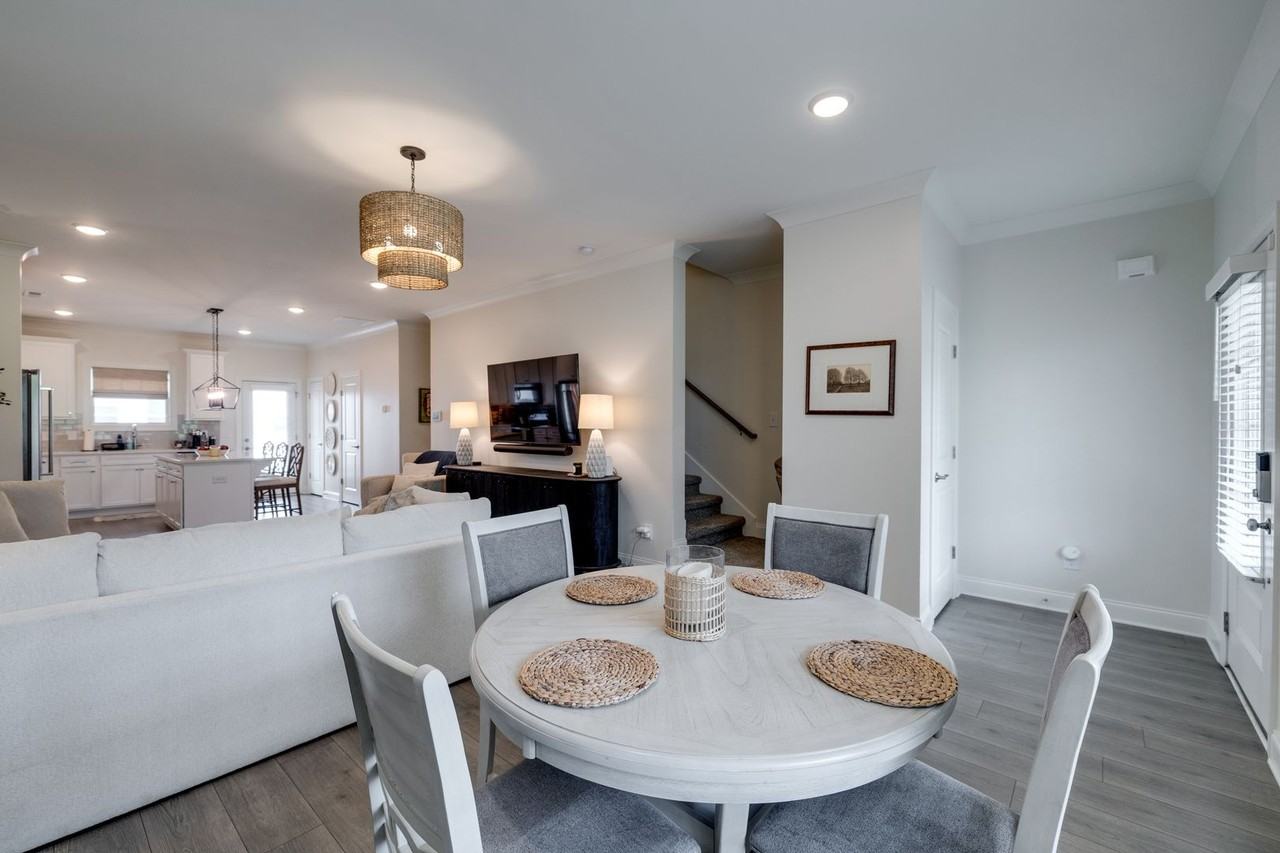 621 Thetford Aly - Photo 6 of 27