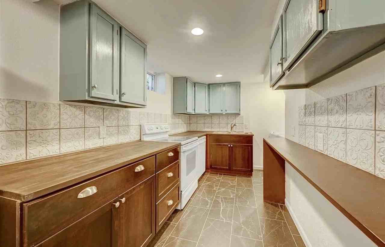 768 Geneva St #B - Photo 3 of 7