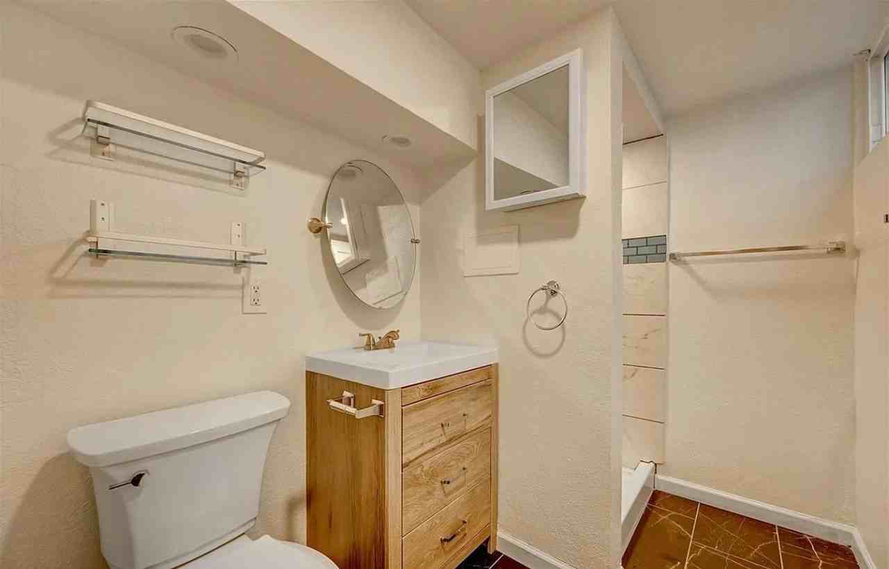 768 Geneva St #B - Photo 5 of 7