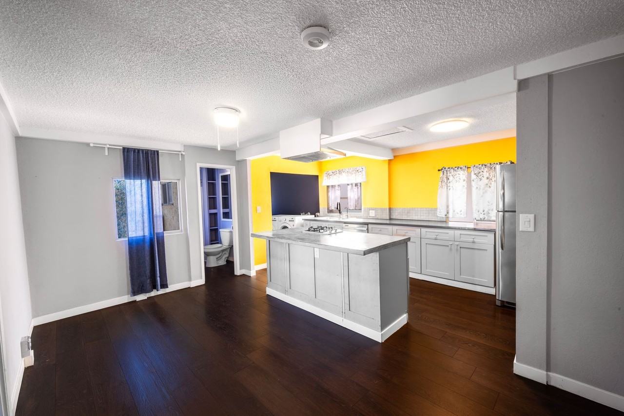 3041 Valle Ave - Photo 4 of 16