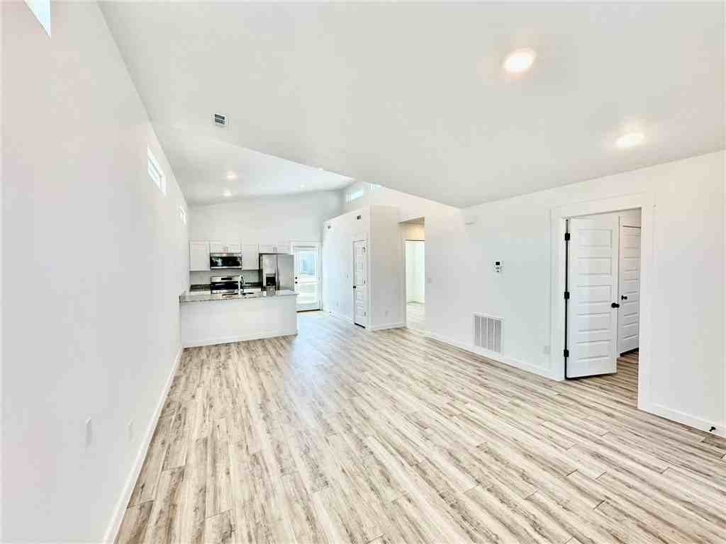 1101 States Ave - Photo 4 of 17