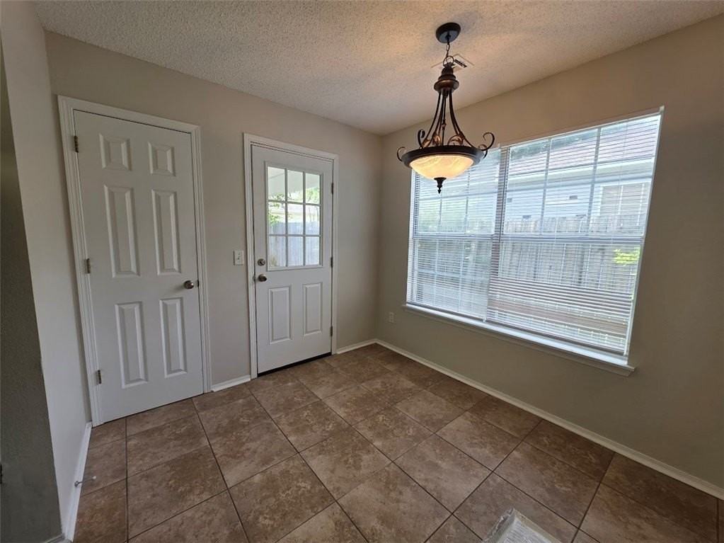 1306 Cresent St - Photo 5 of 15
