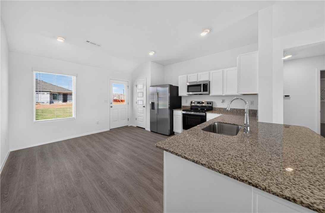 2709 Major St - Photo 4 of 22
