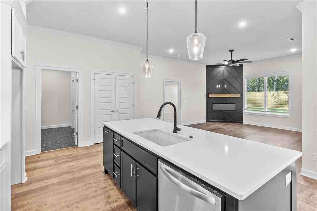 2124 Porter St - Photo 3 of 21