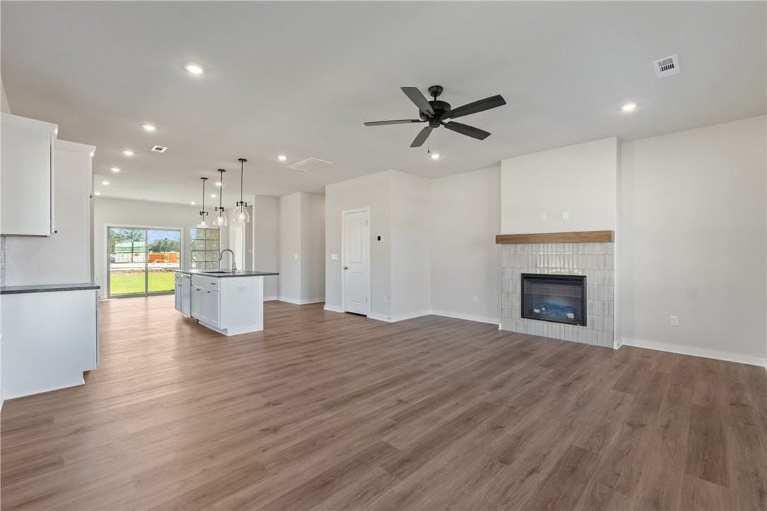 2309 N Presley St - Photo 4 of 27