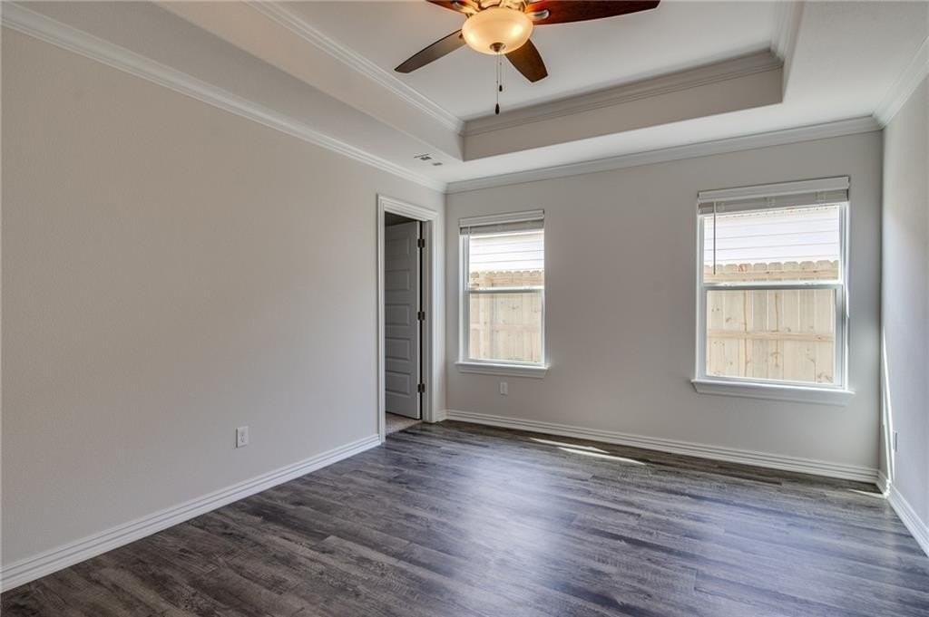 5427 Southwood Ave - Photo 5 of 10