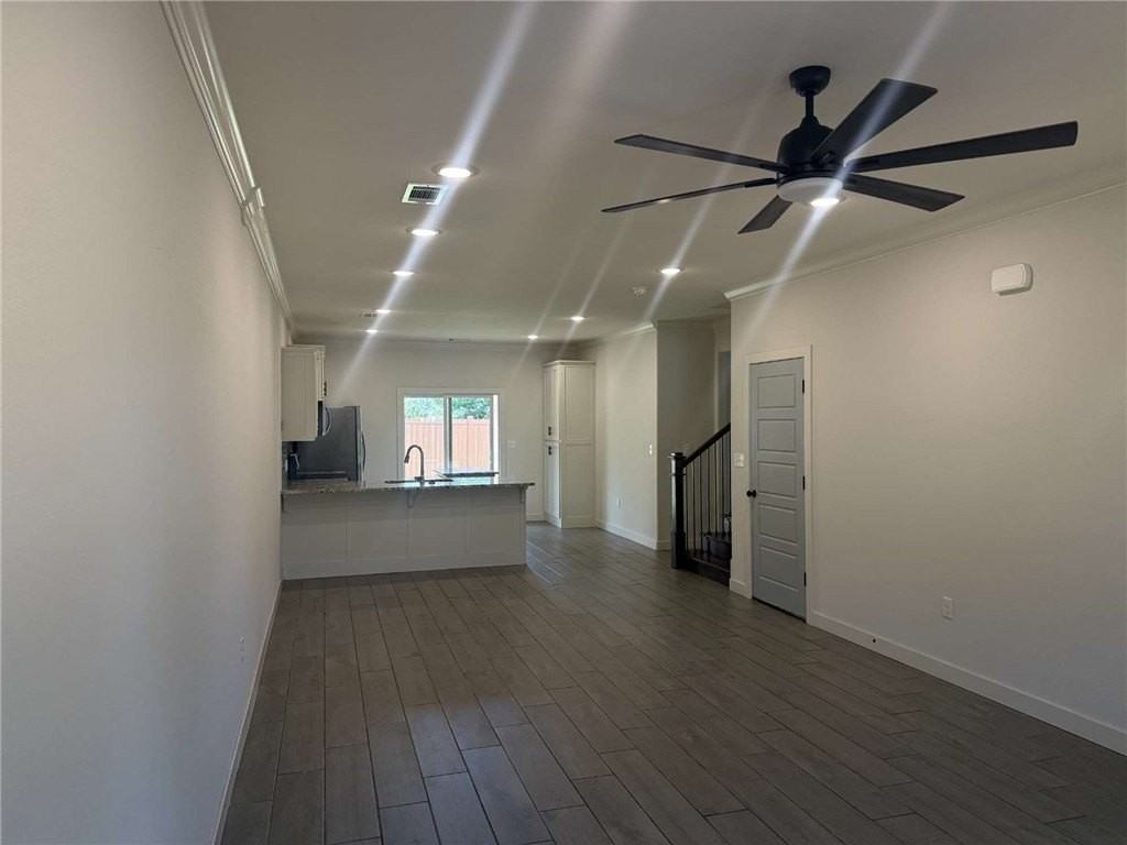 3203 Sw Hillstone Ave - Photo 2 of 13