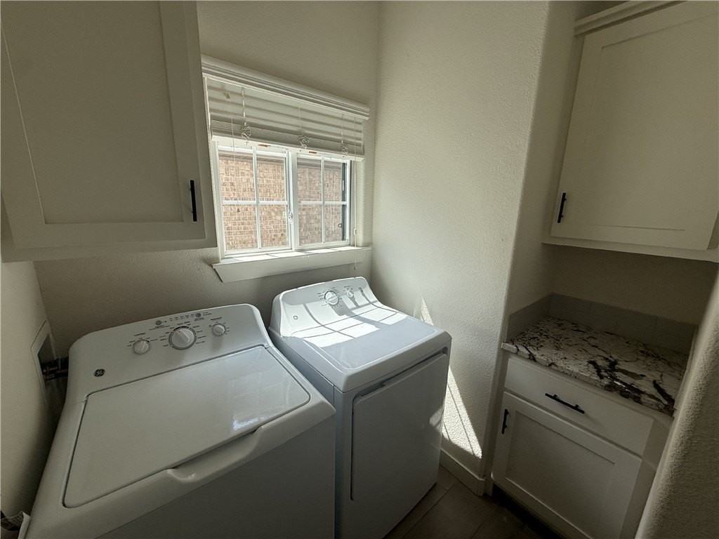 3203 Sw Hillstone Ave - Photo 6 of 13