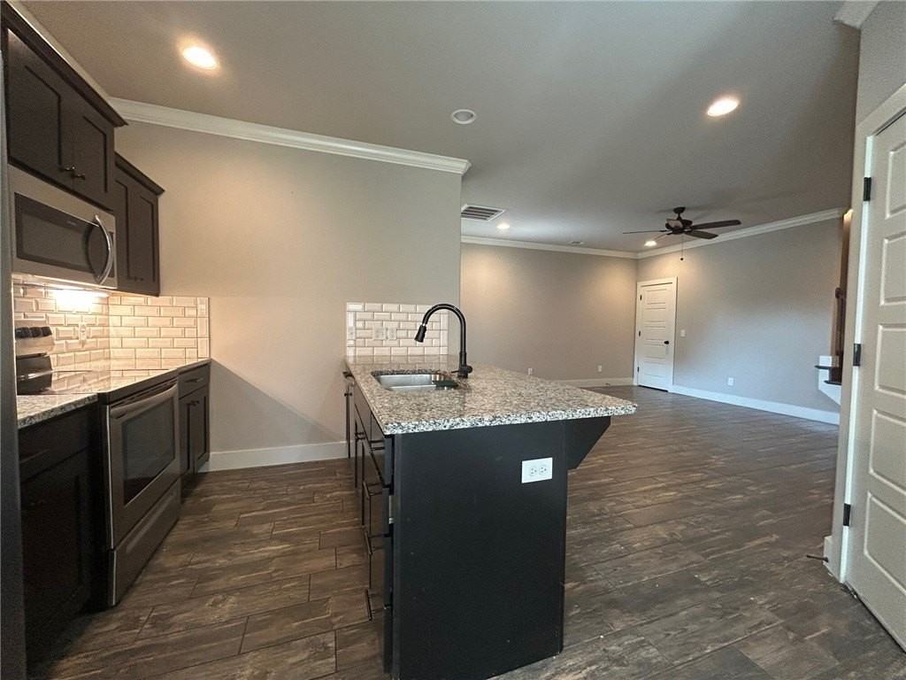3101 Sw Warberry Ave - Photo 6 of 18