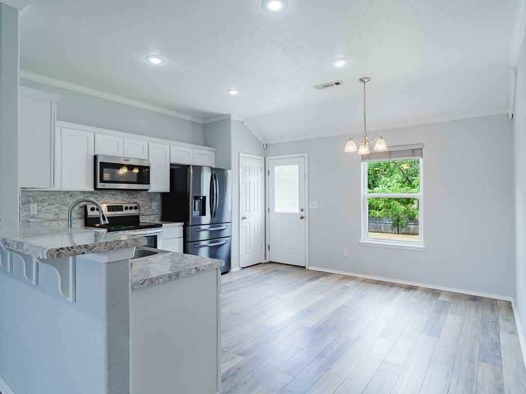 714 Sw Green World St - Photo 5 of 28