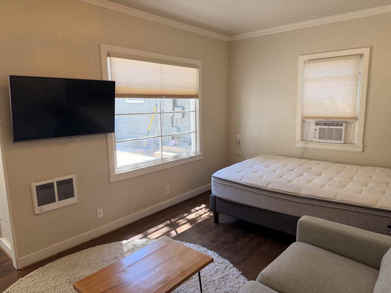 705 1/2 S Oakdale Ave #1-2 - Photo 3 of 7