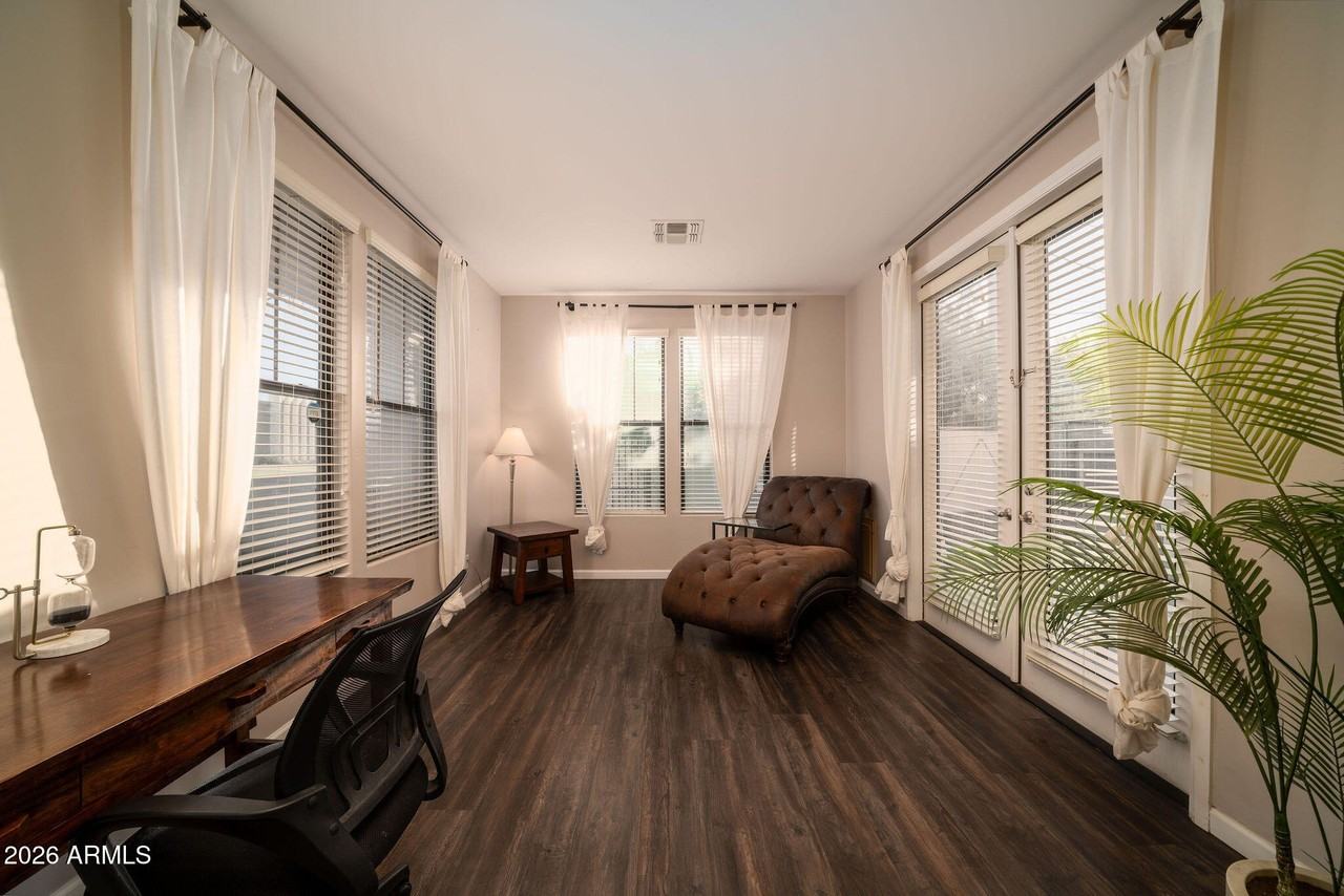 1910 E Missouri Ave - Photo 5 of 17