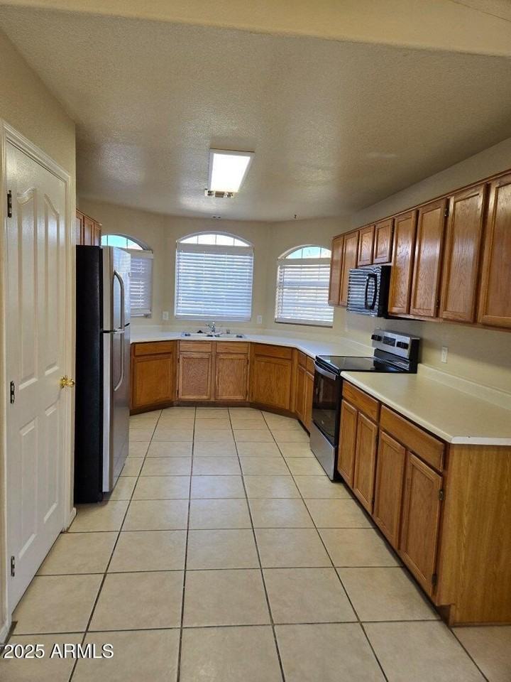 7931 W Kimberly Way - Photo 3 of 17