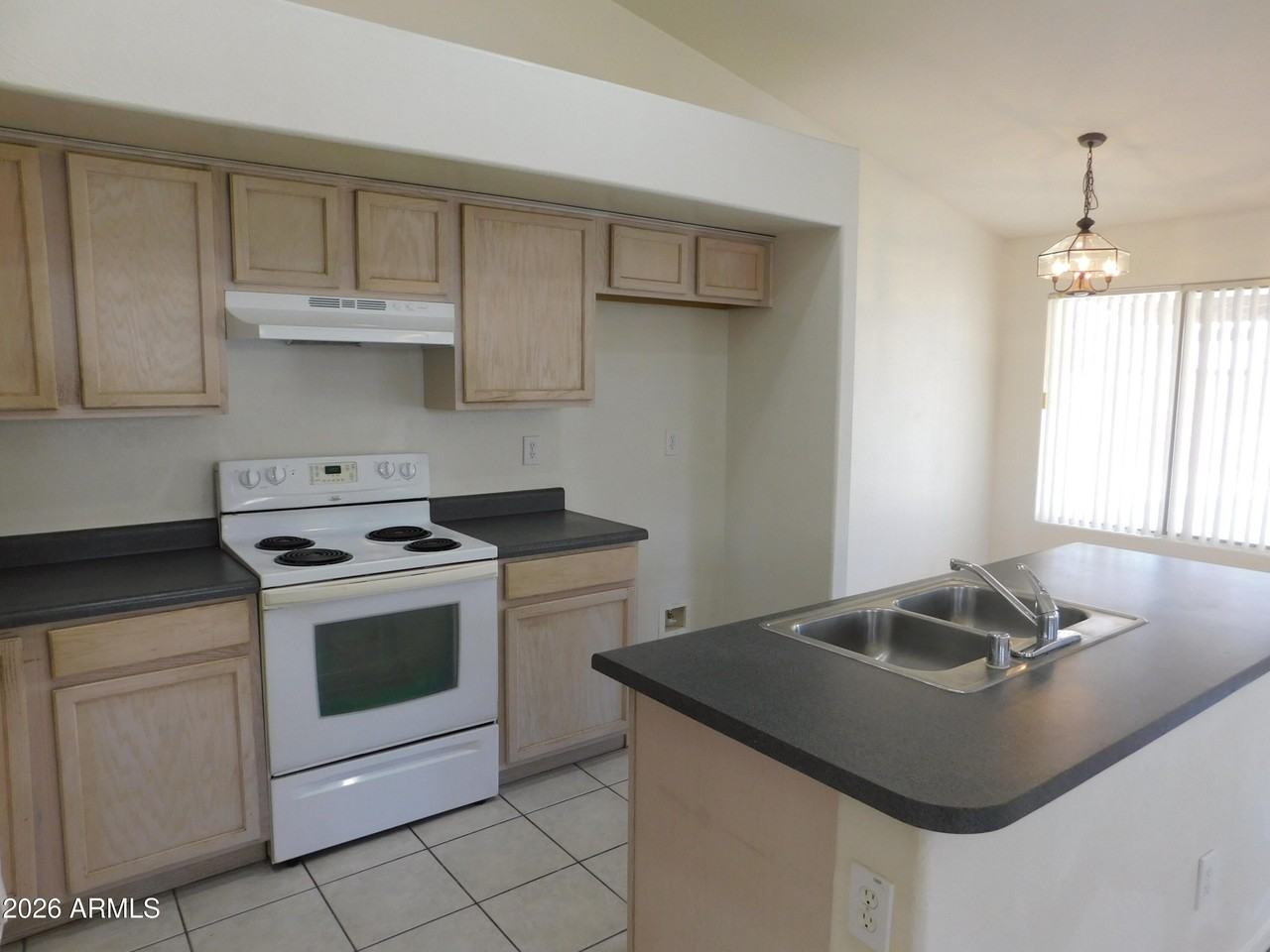 2430 E Fairview St - Photo 4 of 22